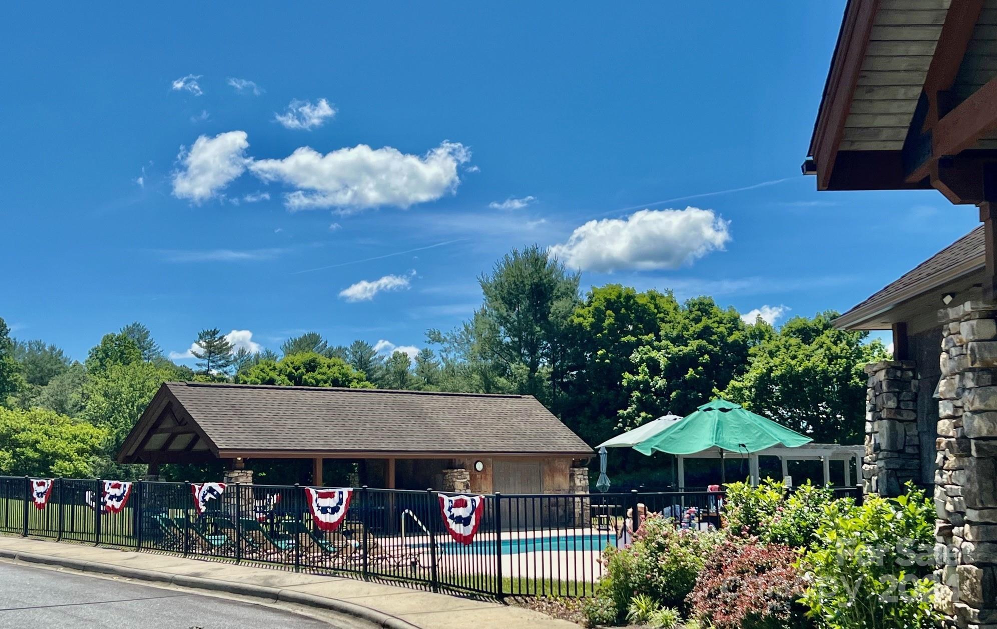 Cummings Cove - Land