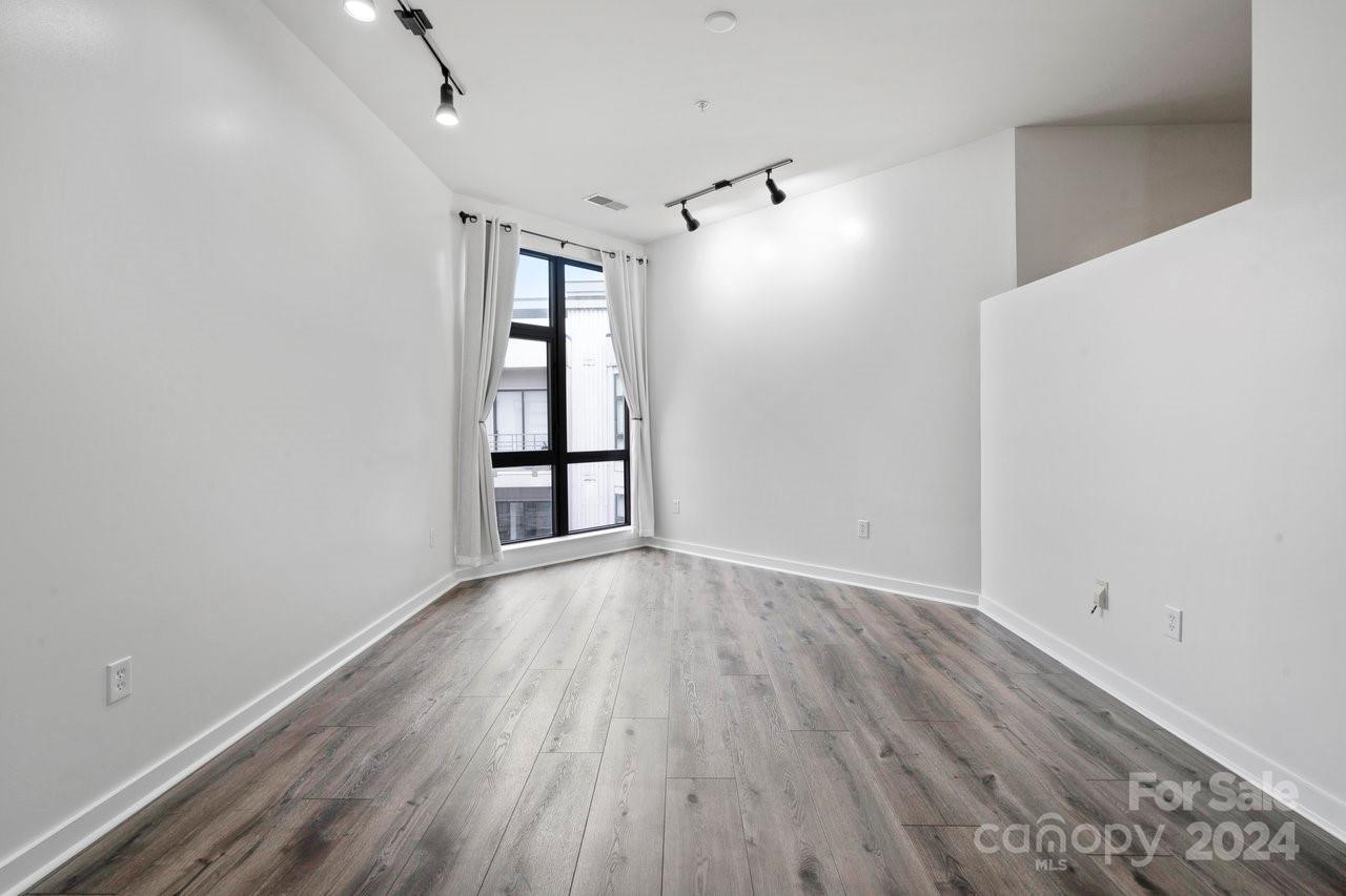 Court 6 - Residential