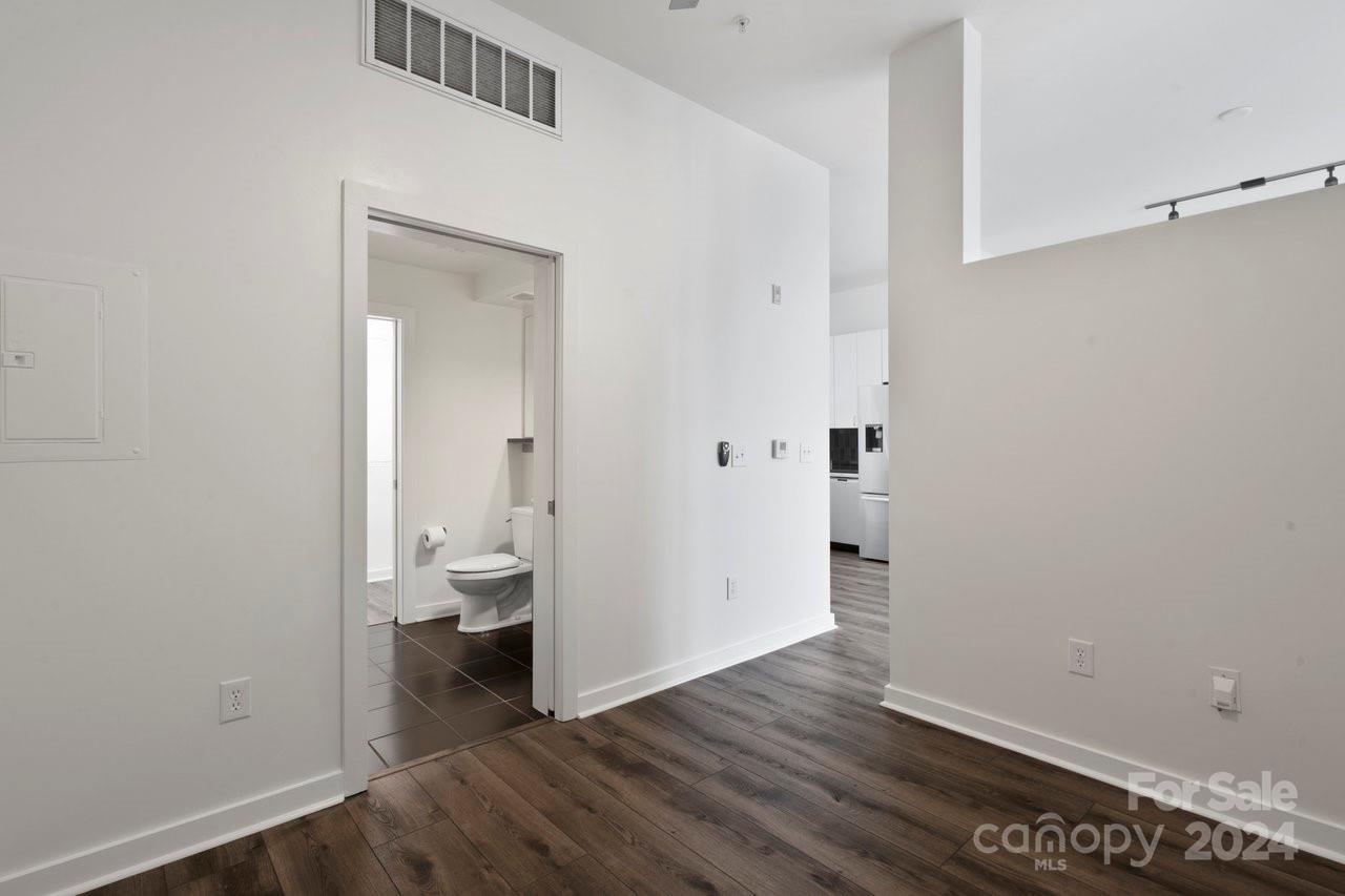 Court 6 - Residential