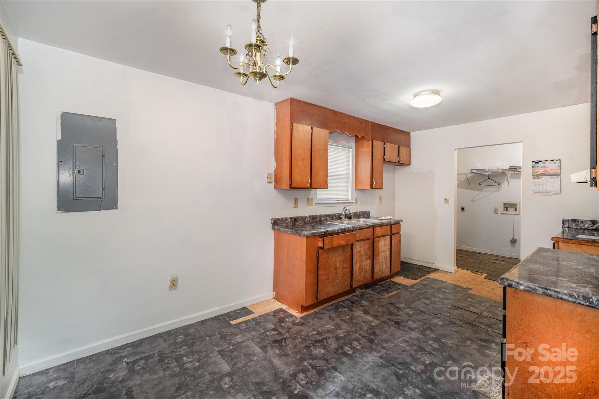 820 E 18th Street