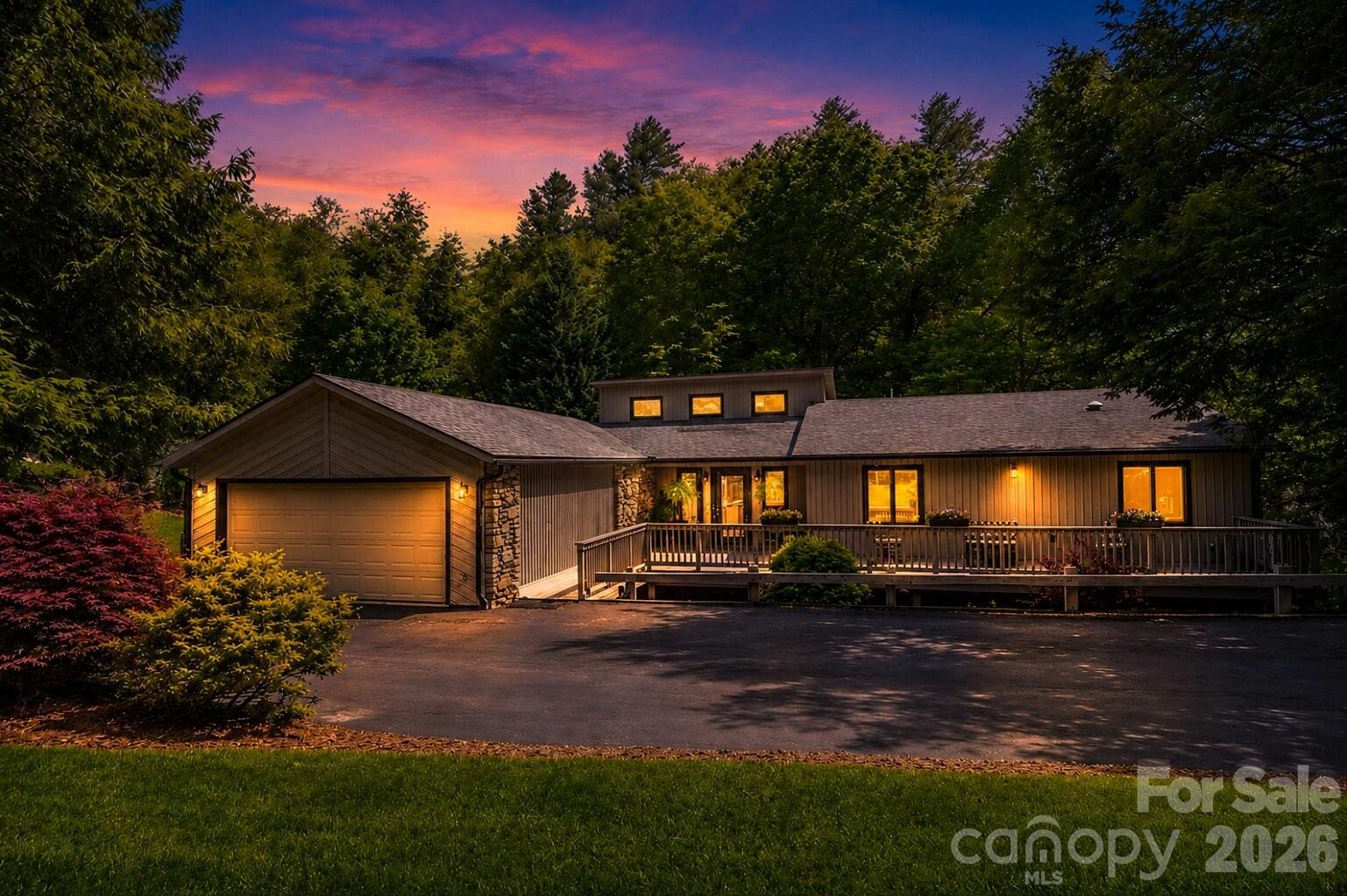 Spacious driveway