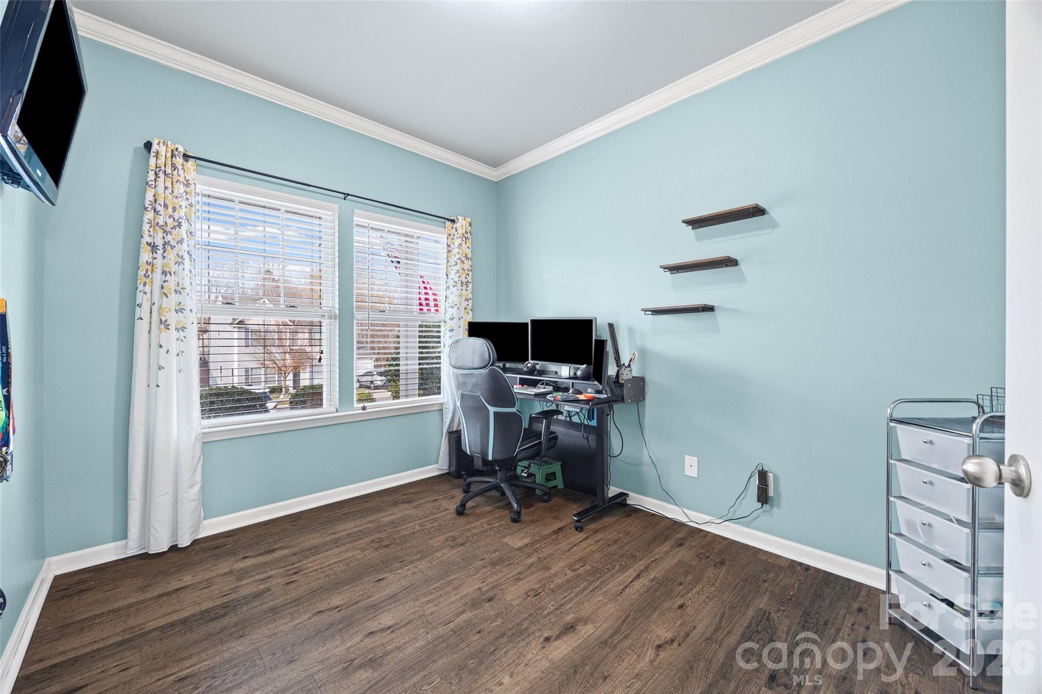 499 Dutch White Drive