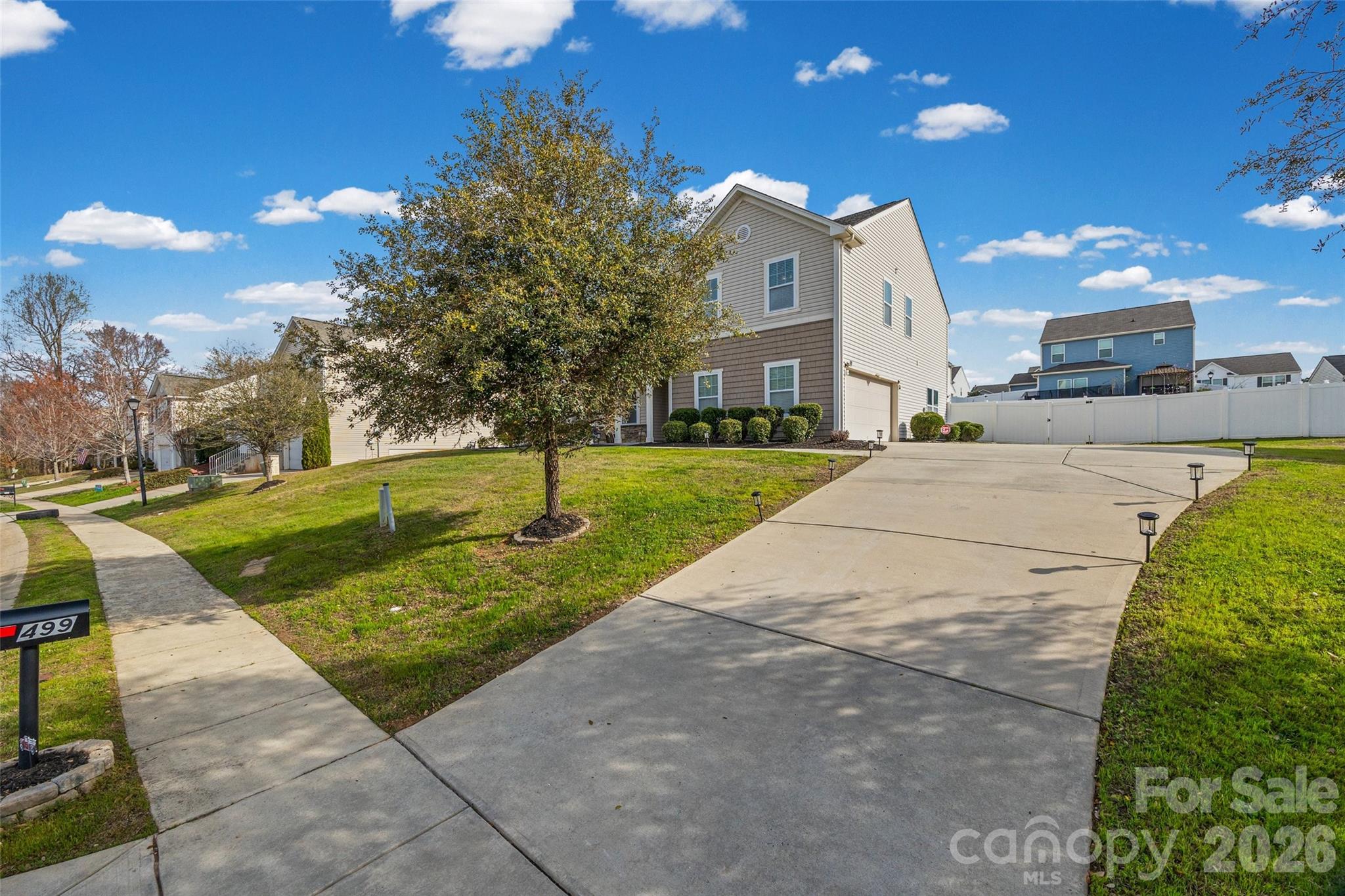 499 Dutch White Drive