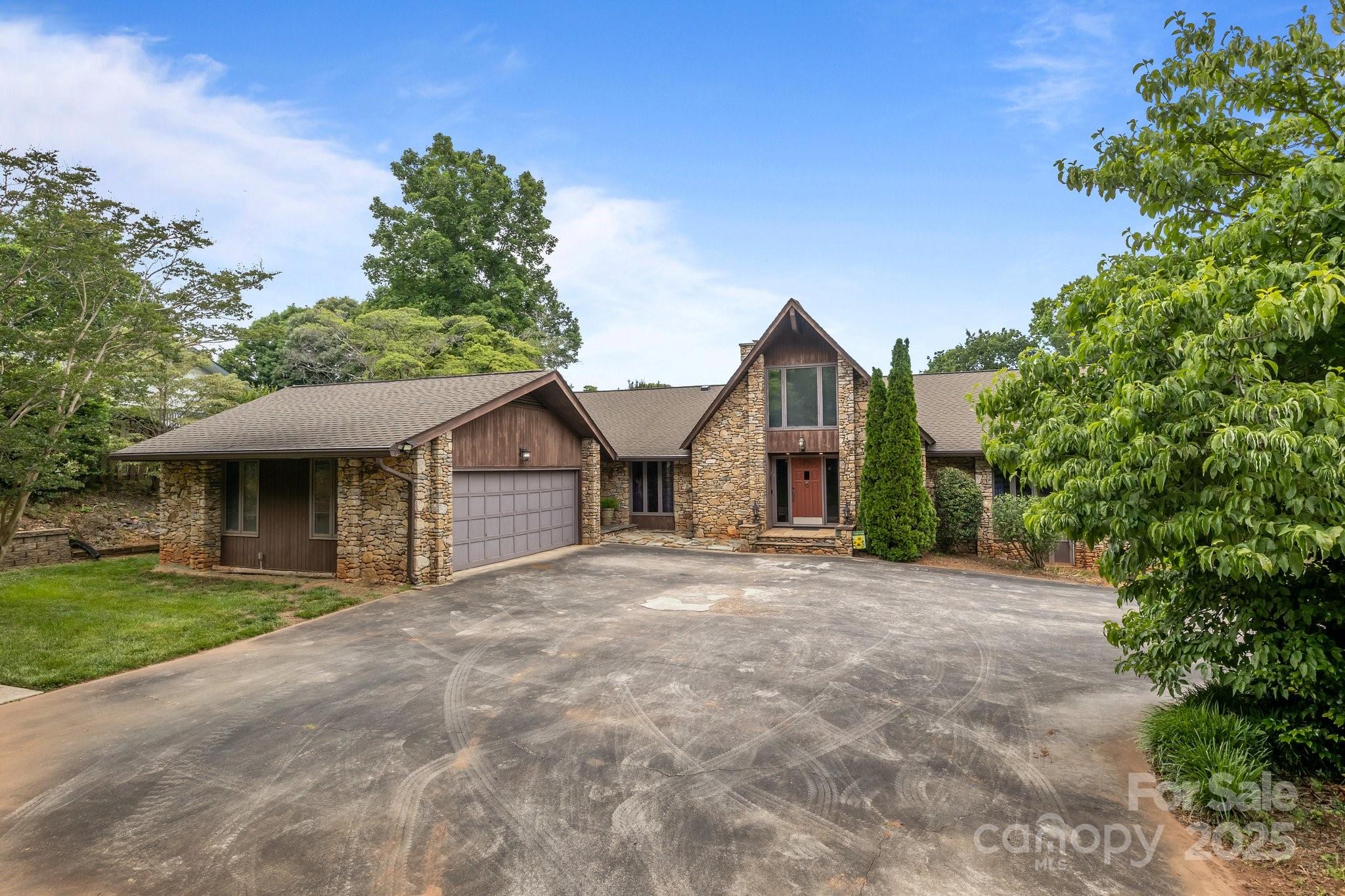 1515 Heatherloch Drive