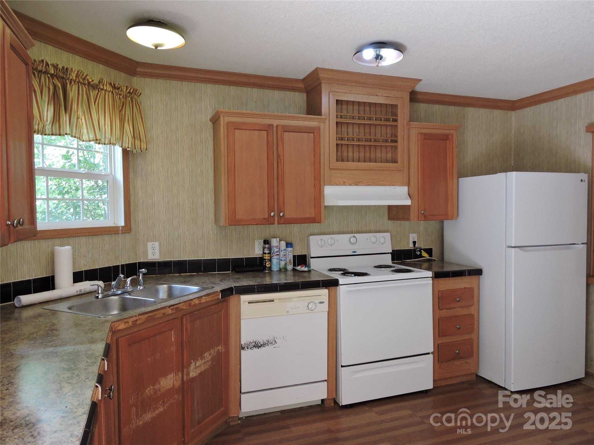 Columbus, North Carolina 28722, United States, 3 Bedrooms Bedrooms, ,2 BathroomsBathrooms,Residential,Under Contract,200407