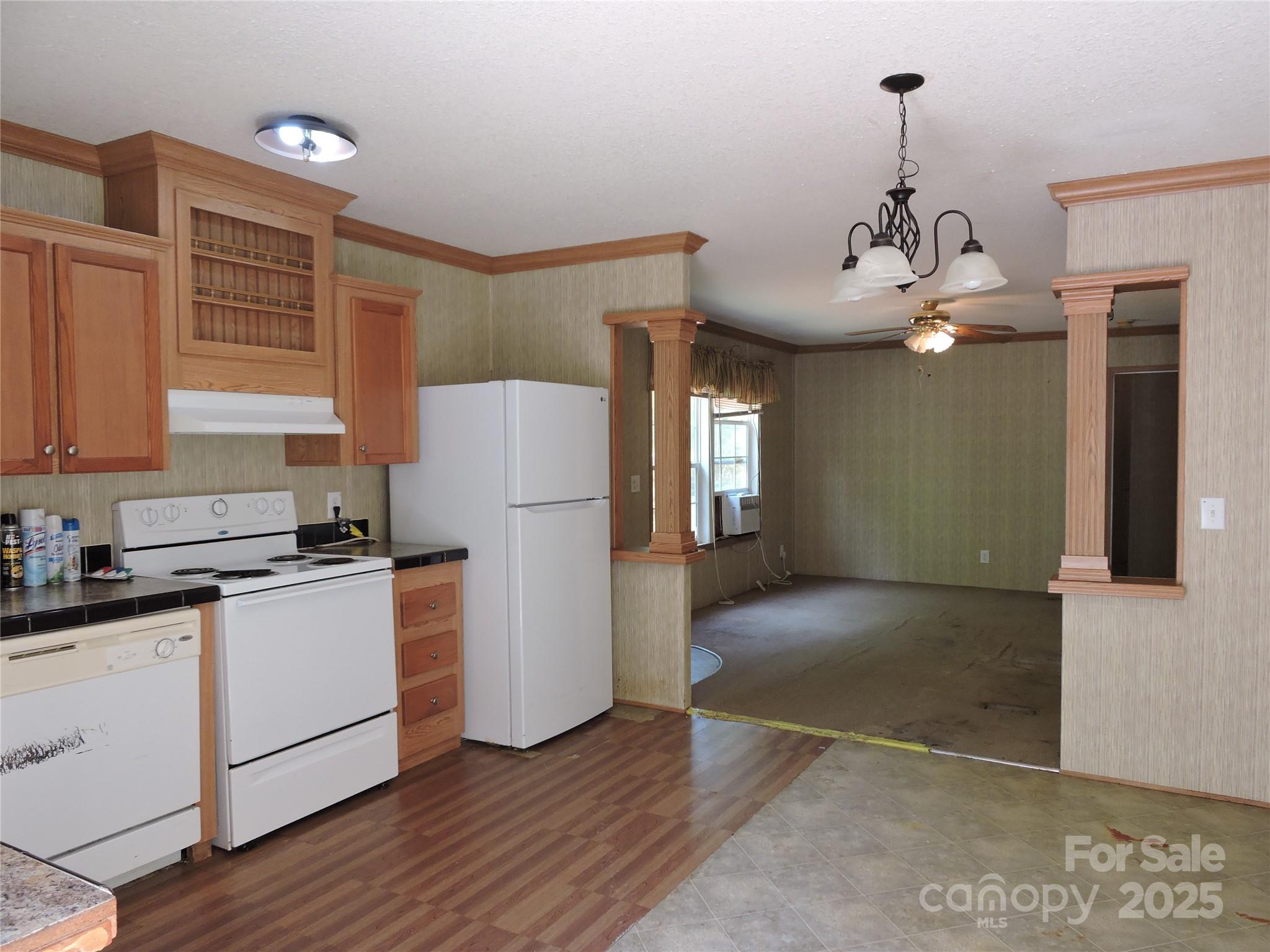 Columbus, North Carolina 28722, United States, 3 Bedrooms Bedrooms, ,2 BathroomsBathrooms,Residential,Under Contract,200407