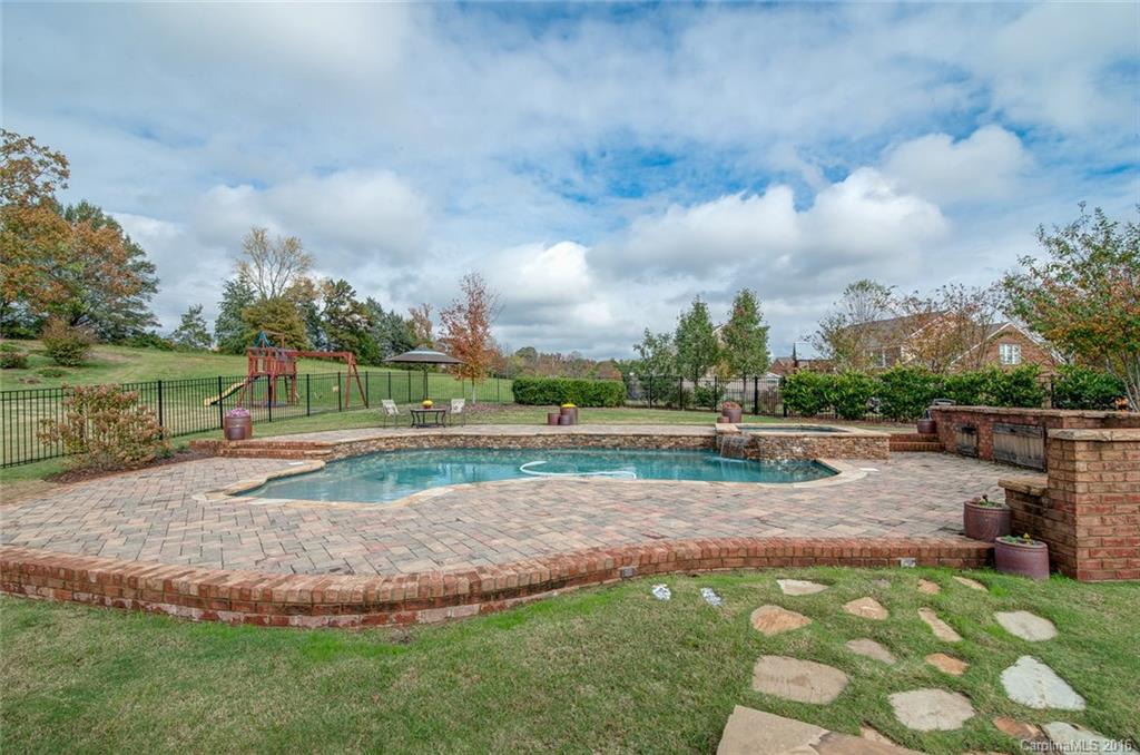 The Chimneys of Marvin - Residential