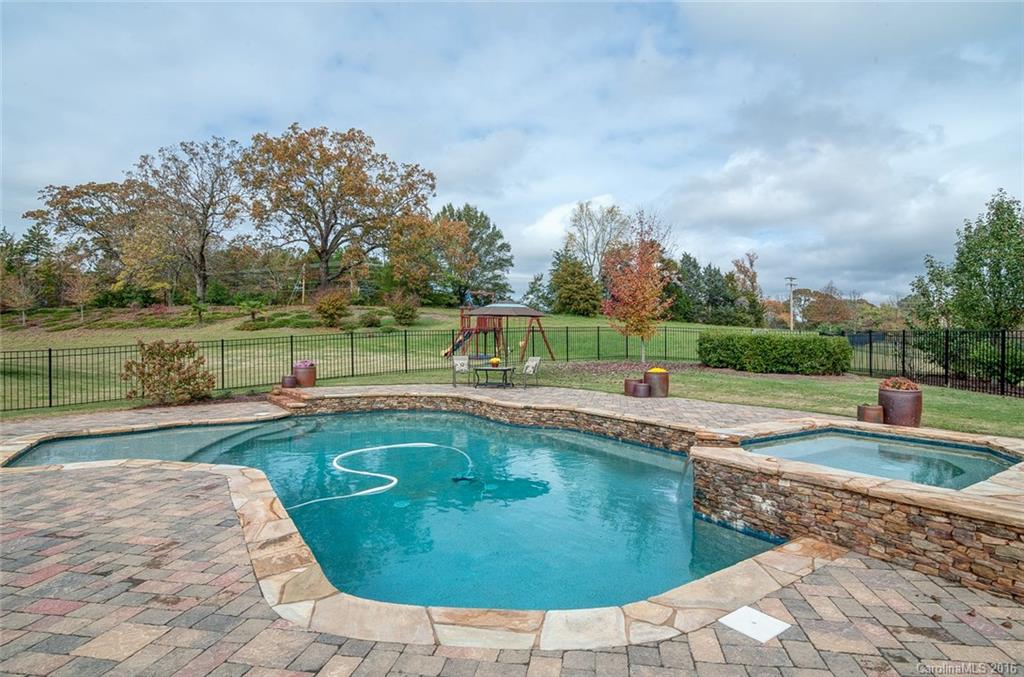 The Chimneys of Marvin - Residential