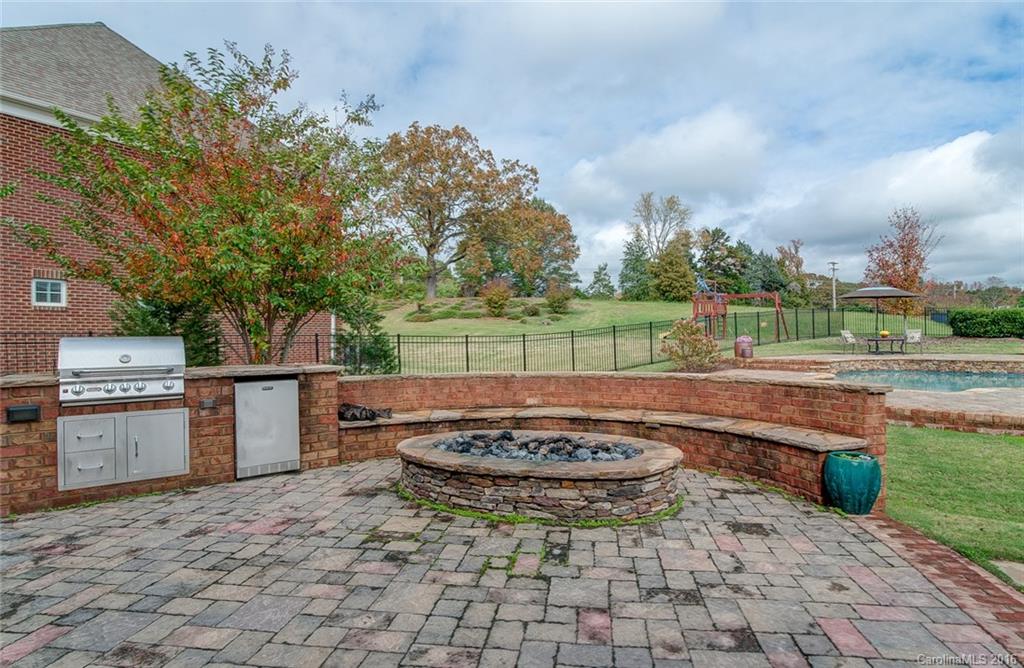 The Chimneys of Marvin - Residential