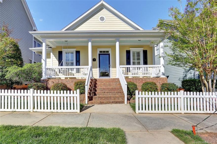 Baxter Beauty!!! This 3bed,2bath home is  just a few steps from Orchard Park Elementary and is settled in an Awesome section of the Baxter neighborhood that has grassy court yard for walking the family pet or just reading a book. Well maintained 1 story that offers hardwoods,custom tile in both the bathrooms and the kitchen 
that has granite and tiled back splash which is open to GR with fireplace... Walk to restaurants,shopping and entertainment.