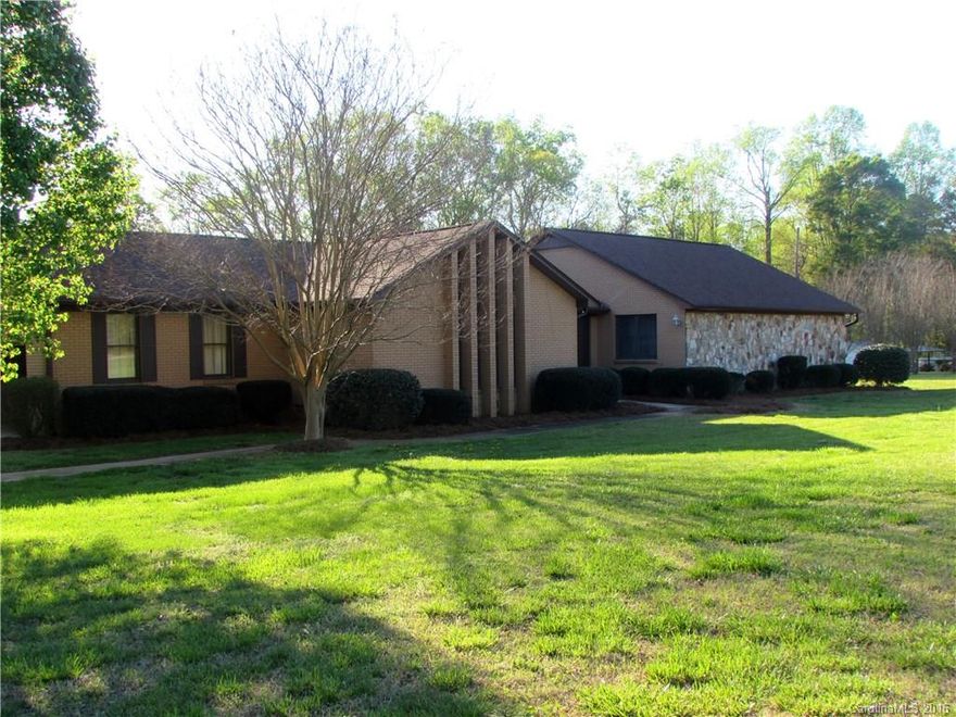 Very well maintained brick ranch home! Offering 3BR/2.5 BA, formal dining, large living room, spacious kitchen, inground pool, and two car attached garage. Super value and close proximity to Larne Elementary School.