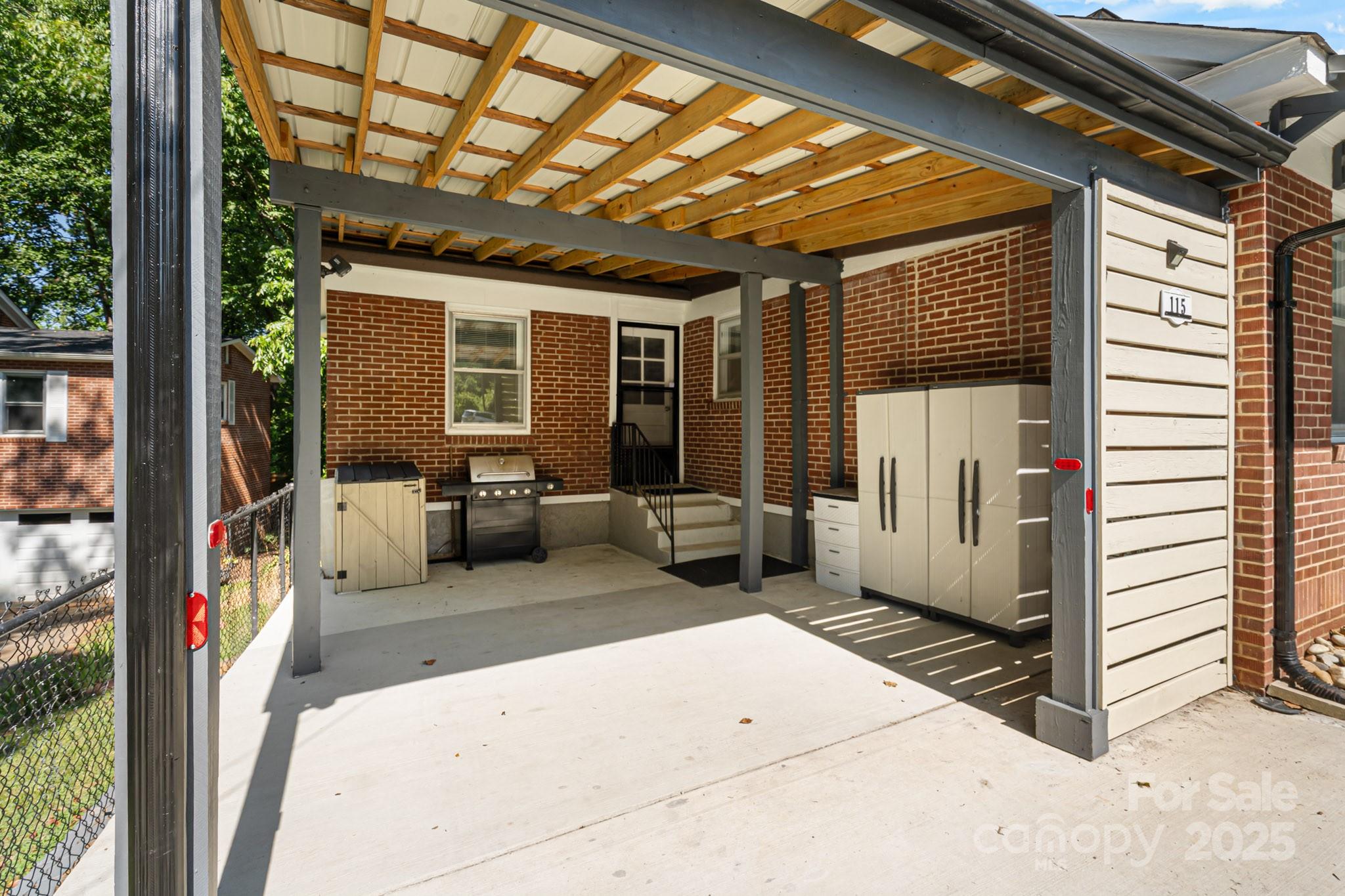 115 E Catawba Street