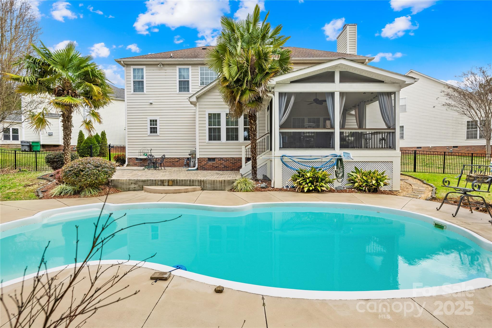 Charlotte, North Carolina 28269, United States, 5 Bedrooms Bedrooms, ,3 BathroomsBathrooms,Residential,Under Contract,11770