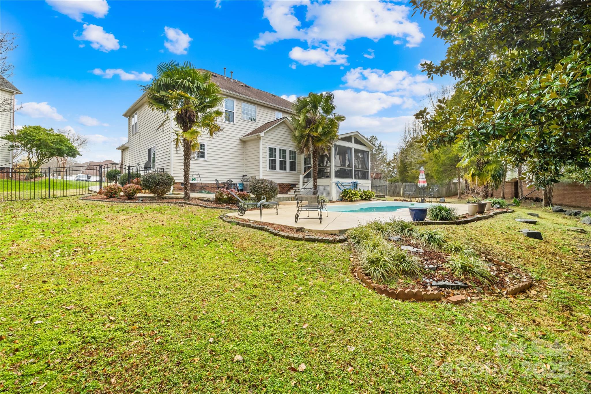 Charlotte, North Carolina 28269, United States, 5 Bedrooms Bedrooms, ,3 BathroomsBathrooms,Residential,Under Contract,11770