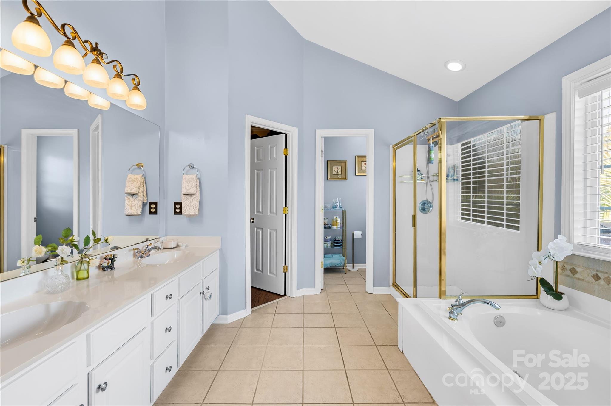 Charlotte, North Carolina 28269, United States, 5 Bedrooms Bedrooms, ,3 BathroomsBathrooms,Residential,Under Contract,11770