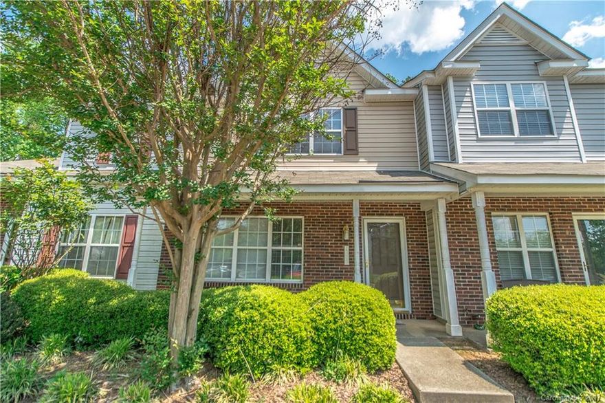 Fantastic unit! New laminate wood and carpet! Very nice and clean! Owner just remodeled and updated the unit. Amazing 2 bedroom unit. HOA cuts the lawn but you can plant in the front yard!