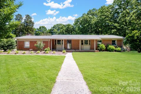 Photo of 624 Patricia Avenue, Harrisburg, NC 28075 (MLS # 4382091)