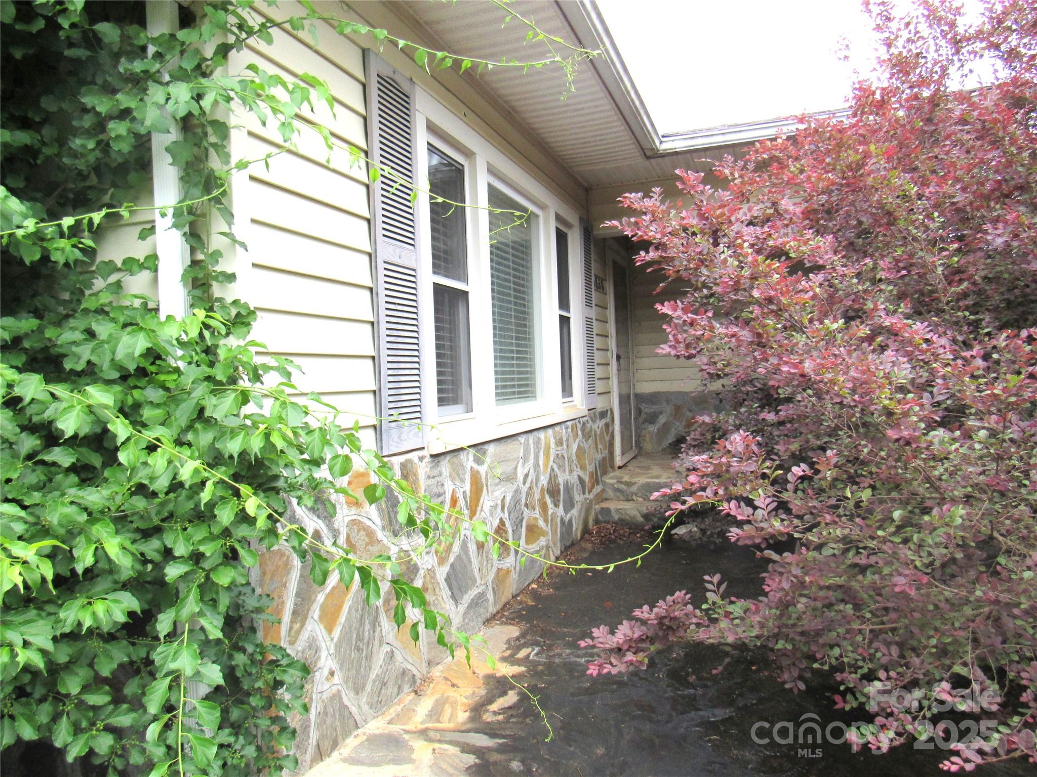 3838 Cliffside Road