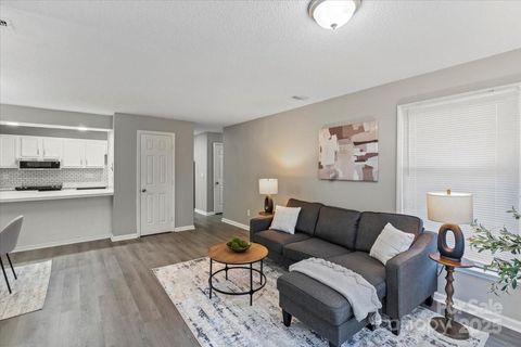 Photo of 6224 Rosecroft Drive, Charlotte, NC 28215 (MLS # 4239650)