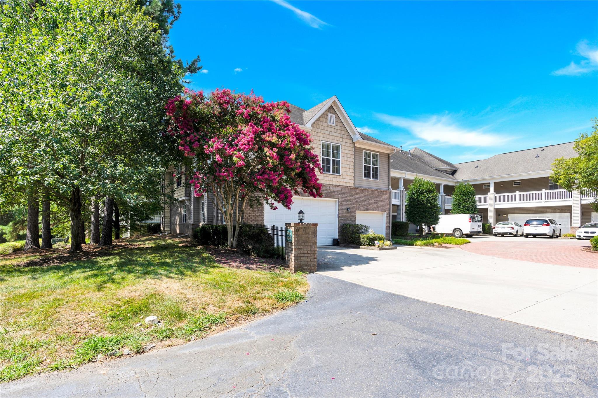 9053 Rosalyn Glen Road