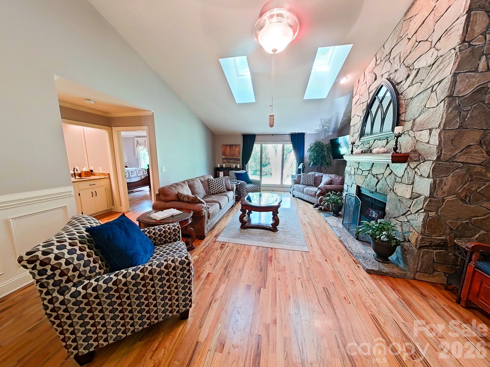 1004 Kenilworth Court NW