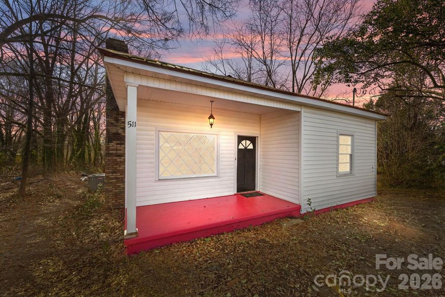 Fully renovated 2-bedroom, 1-bath home featuring two spacious bedrooms and modern updates throughout. This move-in-ready property sits on nearly half an acre, offering exceptional privacy and plenty of space to enjoy outdoor living — all with no HOA.
Located in the heart of Dallas, this home offers a charming small-town atmosphere with everything within reach. Residents enjoy easy access to downtown Dallas, featuring local shops, restaurants, and community events.

A rare combination of modern updates, generous lot size, and unbeatable convenience.