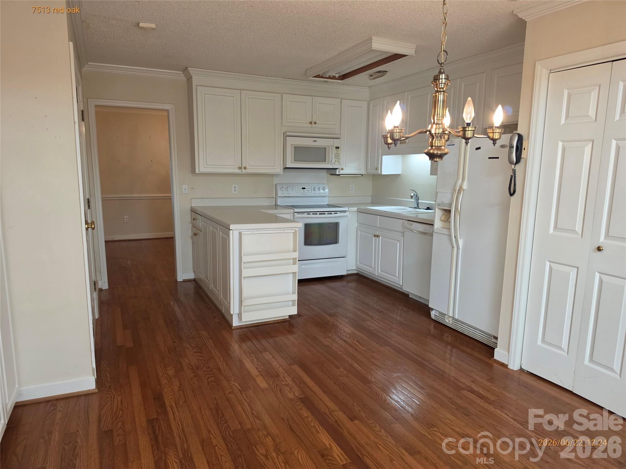 7513 Red Oak Lane