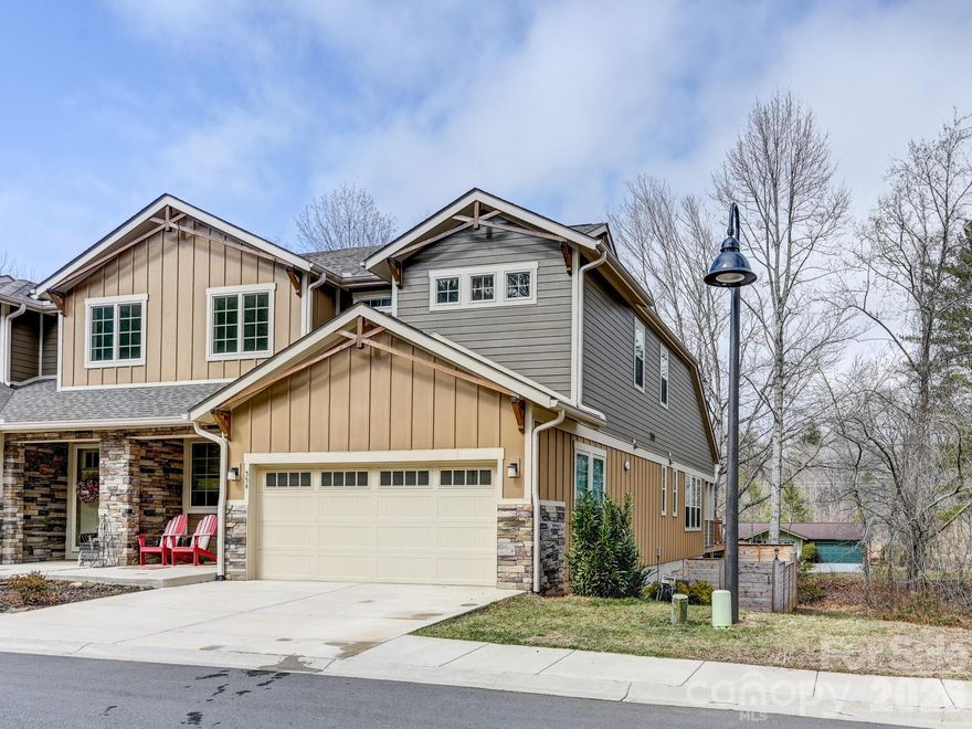 Looking for the convenience of a townhome without the typical townhome feel? This beautifully situated home offers a low-maintenance lifestyle in an active community just minutes from downtown Black Mountain’s shops, dining, hiking trails and live music. One of the most private homes in the neighborhood due to the larger lot, this end-unit location has green space on one side and a visual divider making your back deck more private. The welcoming front porch faces out to the open space surrounding the clubhouse and community gathering area, rather than other units, creating an even more spacious feel.
The fenced yard is perfect for pets, with stairs from the back deck leading directly down to the yard so your pups can easily go outside. The encapsulated 1000 sq ft, 8'+ high crawlspace provides enormous additional storage. Everyday conveniences are close by, including easy access to groceries, gas and plenty of places to grab a bite!
Inside, the home features a bright open floor plan with 3 bedrooms and 2.5 bathrooms, a spacious kitchen island and loft/flex space on upper level. The primary ensuite on main, showcases a cathedral ceiling, adding to the airy feel of this great place to call home! Not affected by Helene.