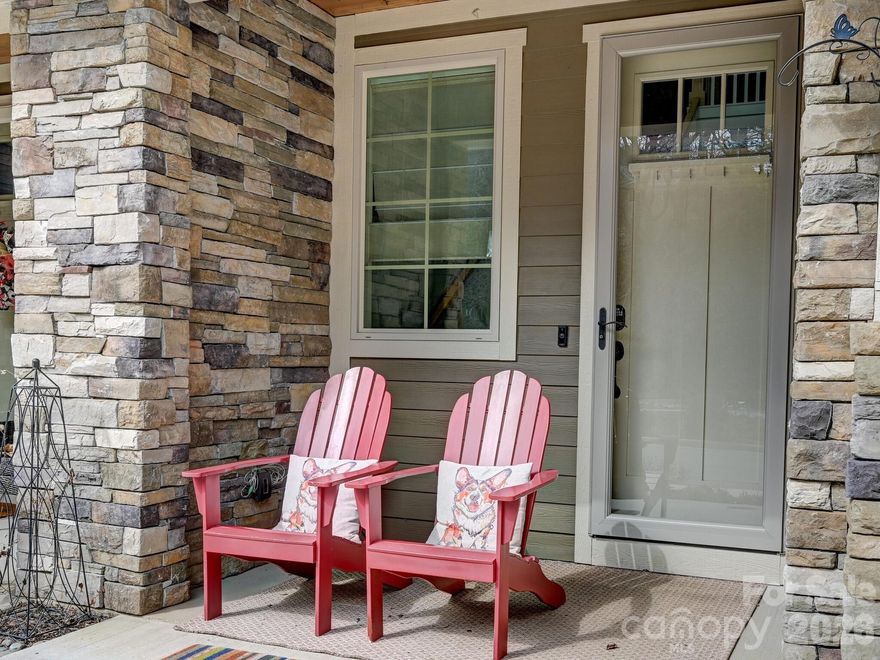 Looking for the convenience of a townhome without the typical townhome feel? This beautifully situated home offers a low-maintenance lifestyle in an active community just minutes from downtown Black Mountain’s shops, dining, hiking trails and live music. One of the most private homes in the neighborhood due to the larger lot, this end-unit location has green space on one side and a visual divider making your back deck more private. The welcoming front porch faces out to the open space surrounding the clubhouse and community gathering area, rather than other units, creating an even more spacious feel.
The fenced yard is perfect for pets, with stairs from the back deck leading directly down to the yard so your pups can easily go outside. The encapsulated 1000 sq ft, 8'+ high crawlspace provides enormous additional storage. Everyday conveniences are close by, including easy access to groceries, gas and plenty of places to grab a bite!
Inside, the home features a bright open floor plan with 3 bedrooms and 2.5 bathrooms, a spacious kitchen island and loft/flex space on upper level. The primary ensuite on main, showcases a cathedral ceiling, adding to the airy feel of this great place to call home! Not affected by Helene.