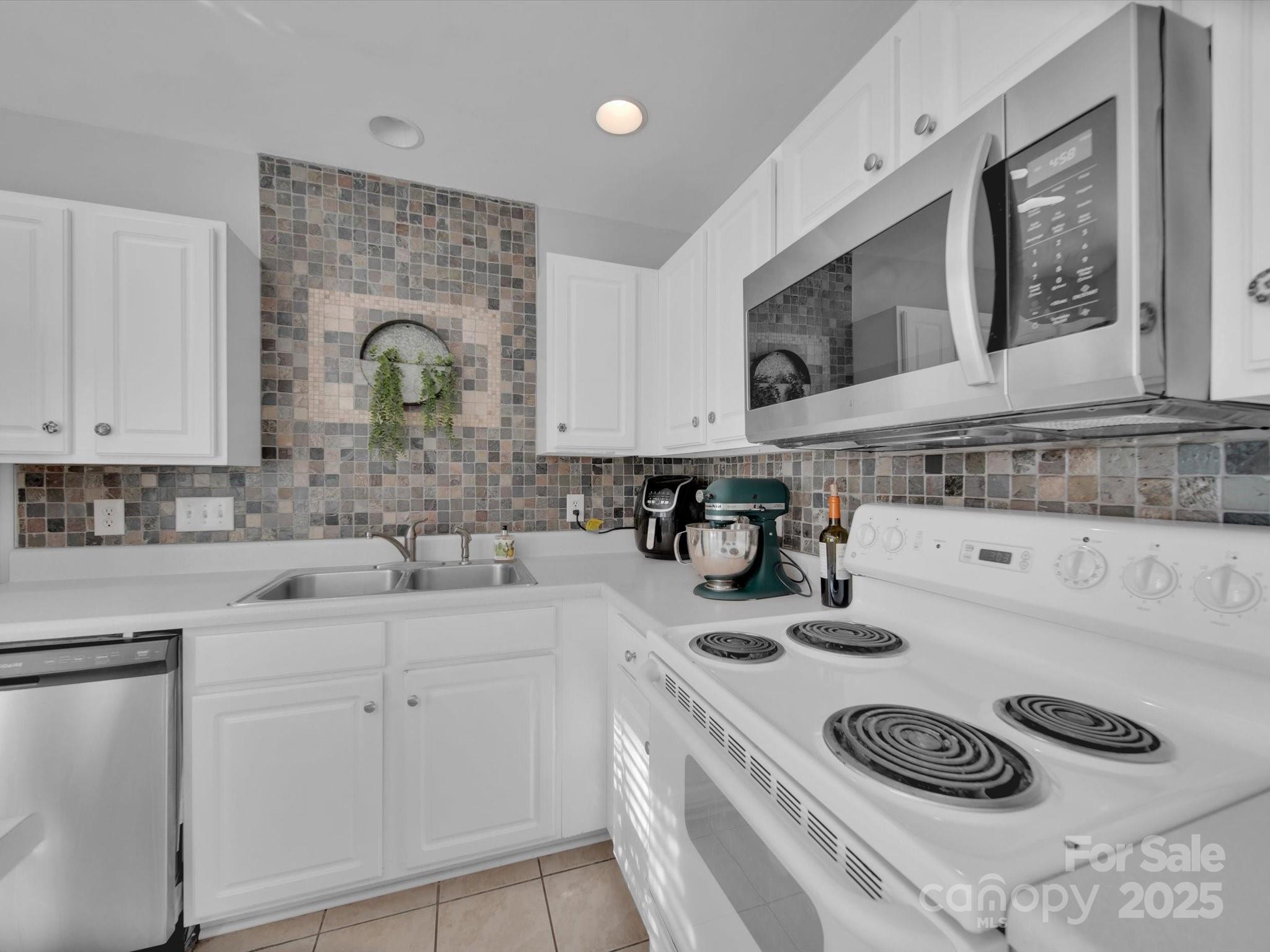 The Townes At River Crossing - Residential