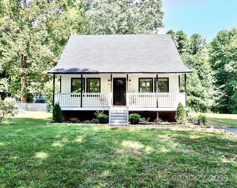 Photo of 3921 Lake Road, Charlotte, NC 28269 (MLS # 4313577)