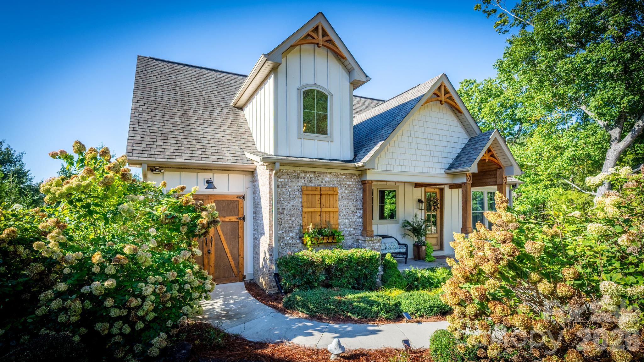 1285 Saunders Drive