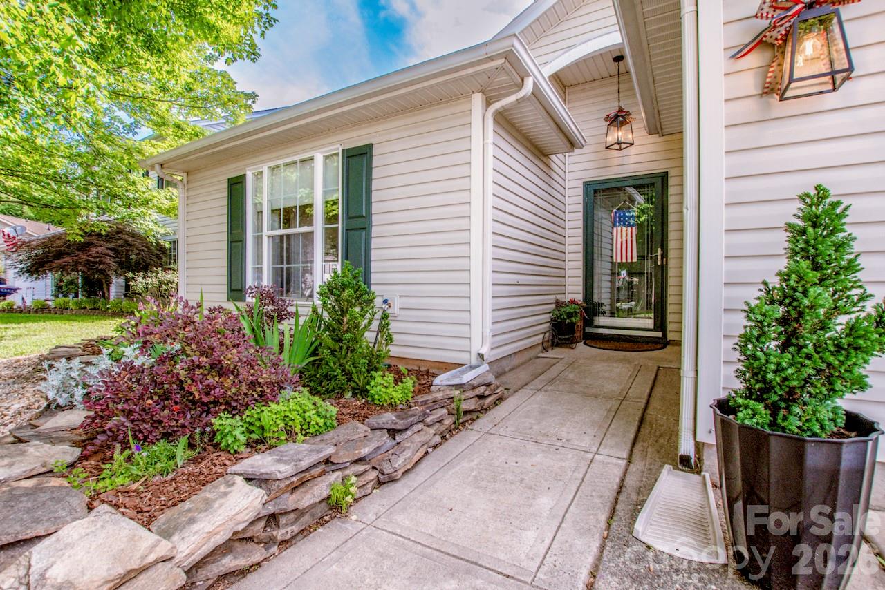 122 Creston Court