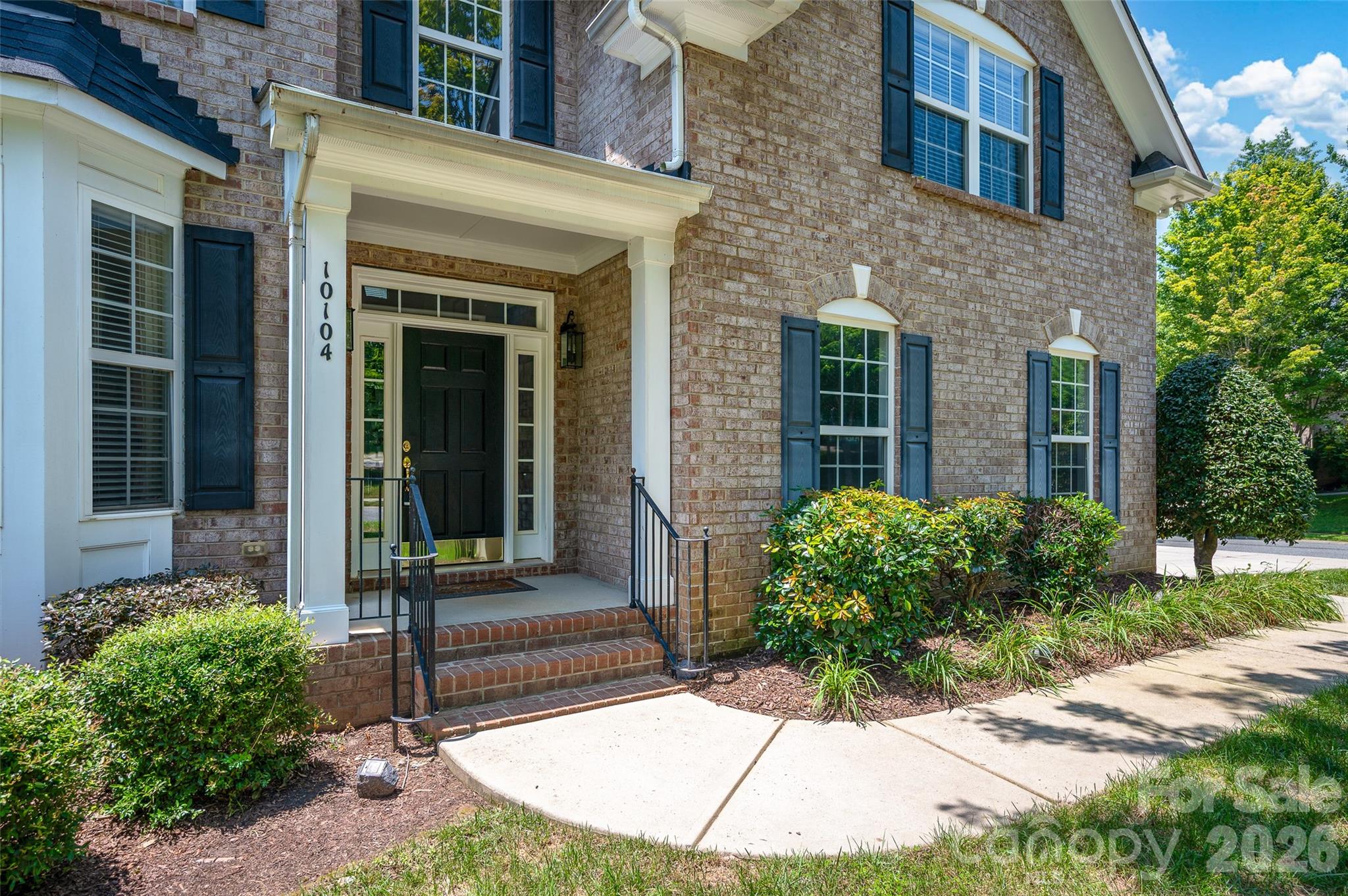10104 Treetop Lane