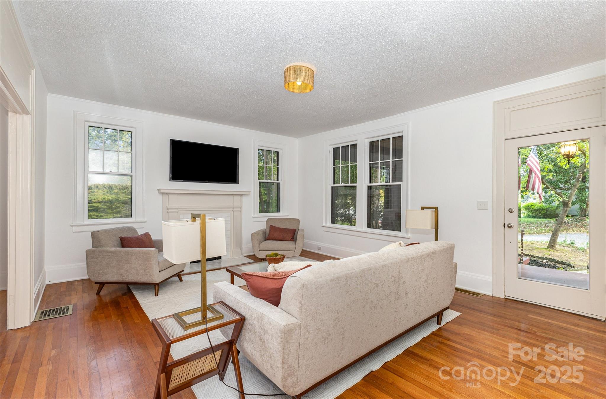 211 W 6th Avenue