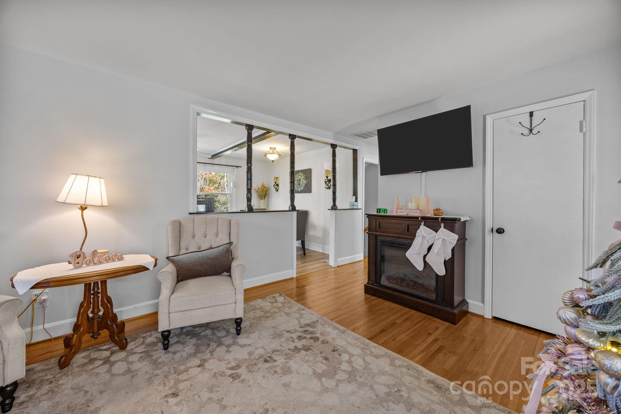 6621 Starcrest Drive