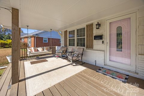 6621 Starcrest Drive Charlotte NC 28210