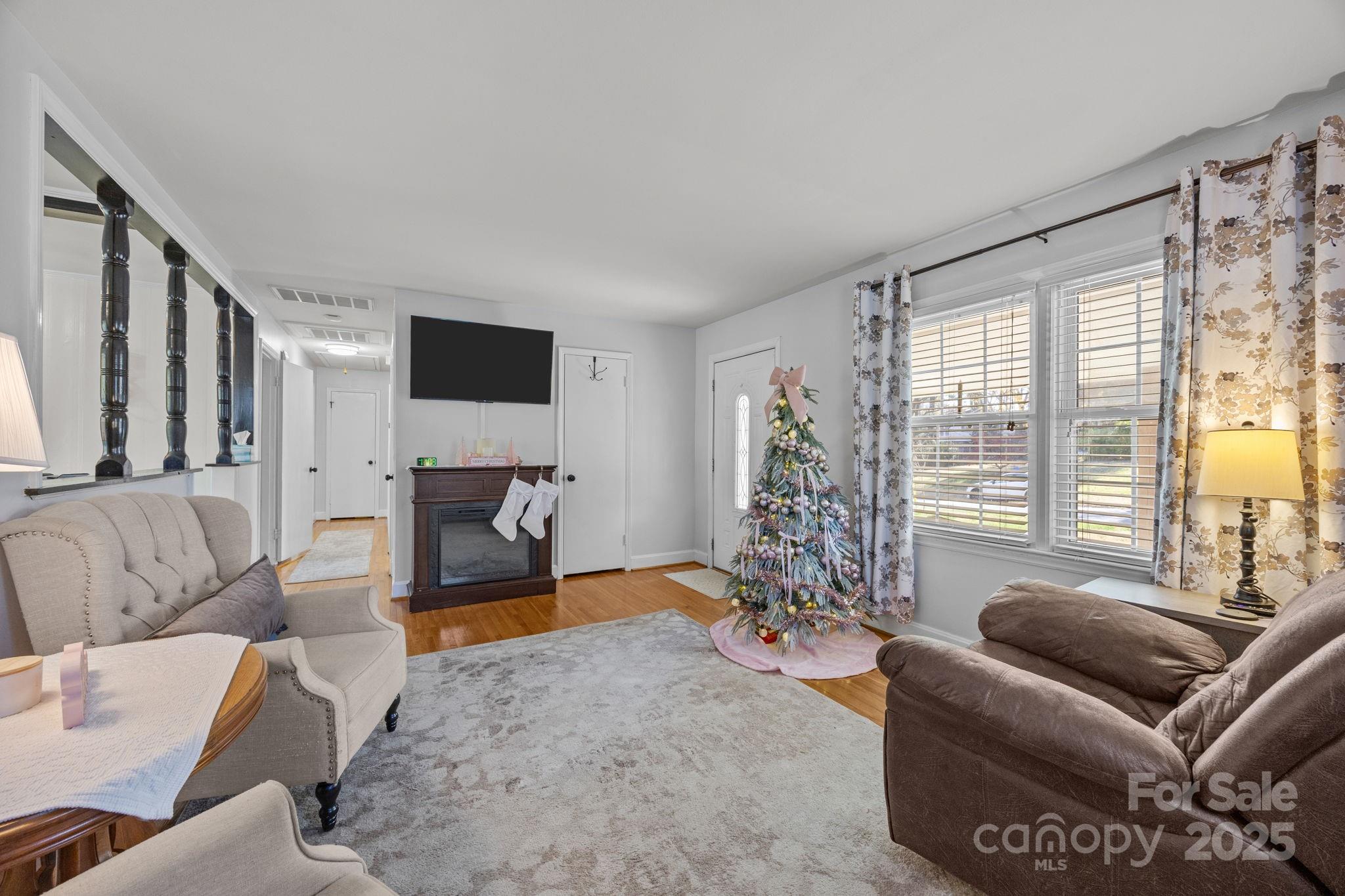 6621 Starcrest Drive