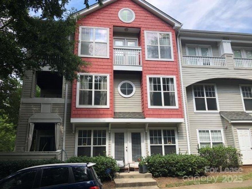 Nice 2 bedroom 2 bathroom second floor condo with beautiful views of Frazier Park. Living room with gas fireplace. Kitchen includes gas stove, refrigerator, microwave, and dishwasher. Split bedroom floorplan with spacious rooms and each has its own bathroom. Washer and dryer are included. Spacious balcony. Great location, minutes from uptown, and just a short walk to Bank of America Stadium and all that Third Ward has to offer. This property is ready for immediate move in, schedule your showing today!