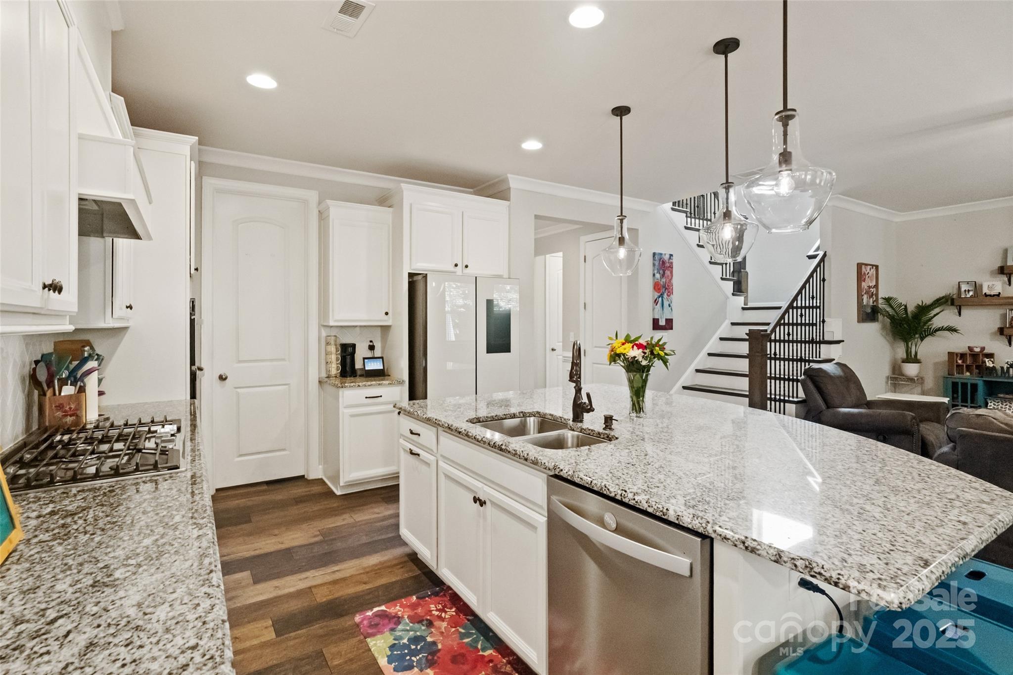 Lake Crest - Residential