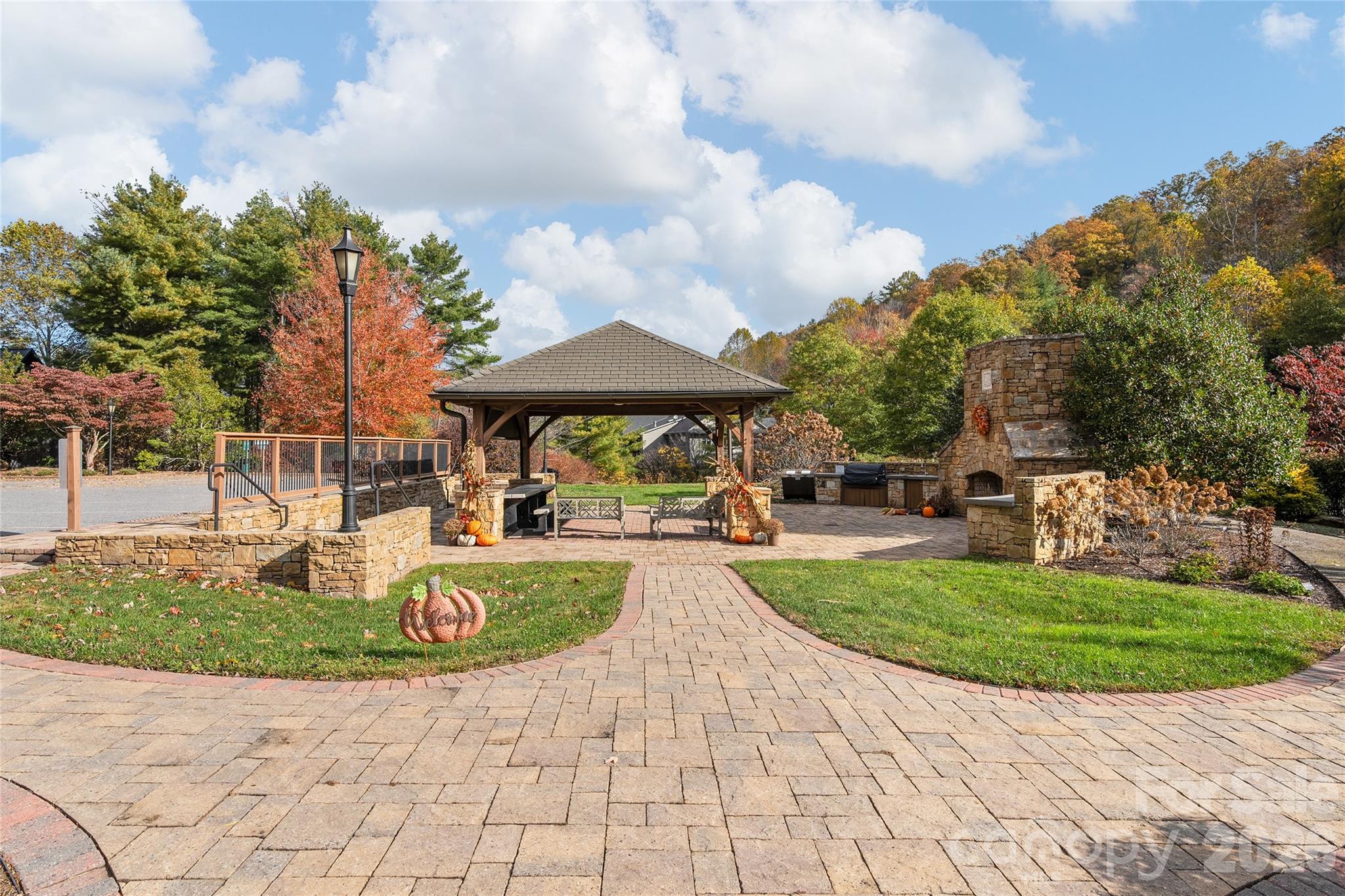 Reynolds Mountain - Land