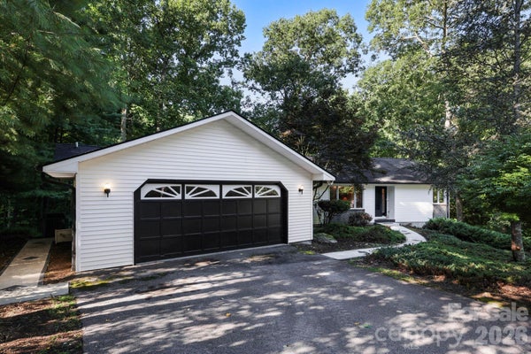 18 E ROSEWOOD TRL, HENDERSONVILLE, NC 28739 - Image 61513b4a21b61b486caa8dcee5cbf883/3945569259