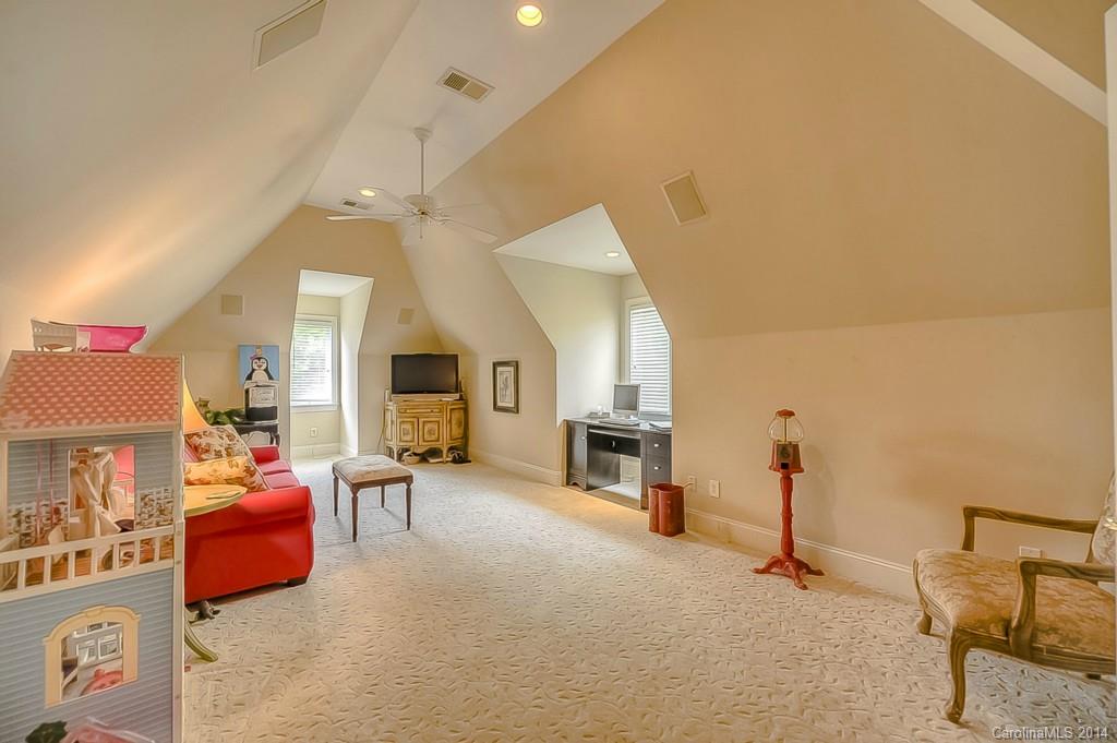 The Peninsula - Residential