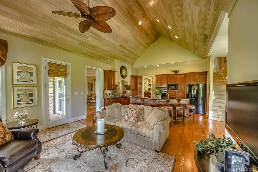 The Peninsula - Residential