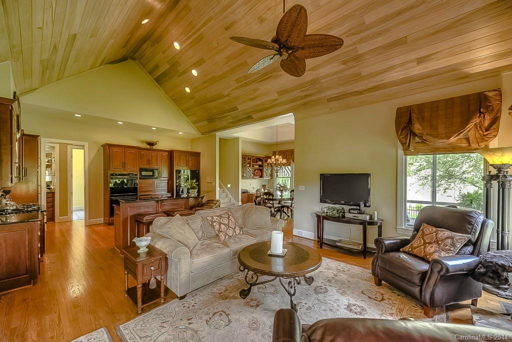 The Peninsula - Residential