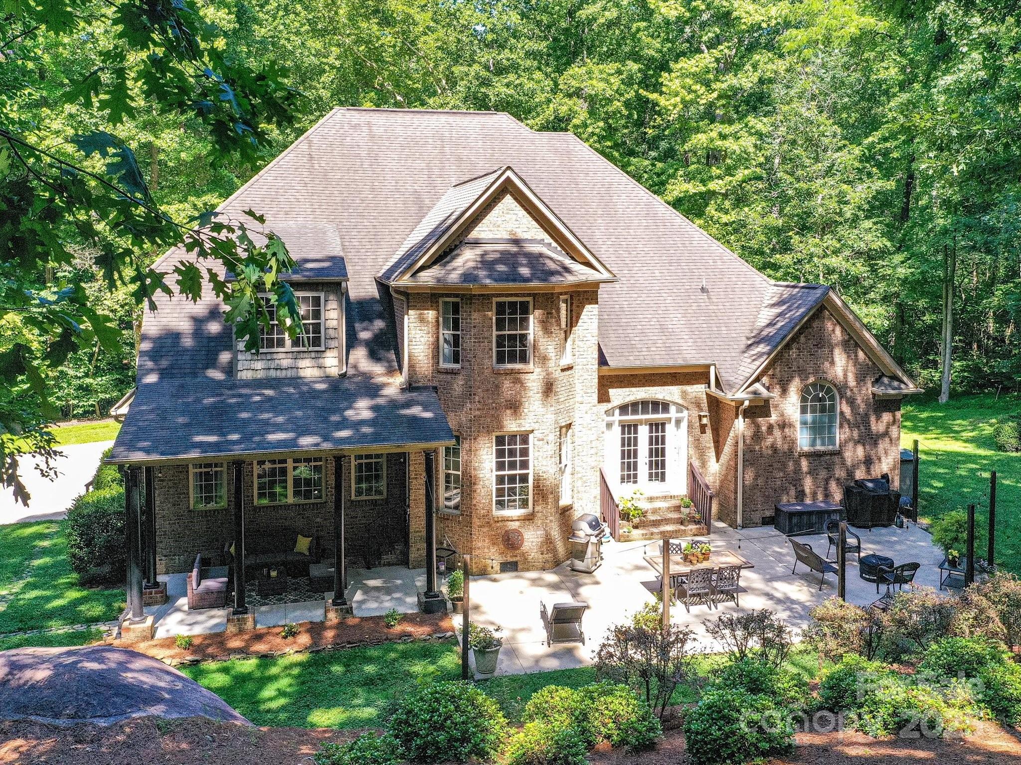 5955 Mountain Point Lane