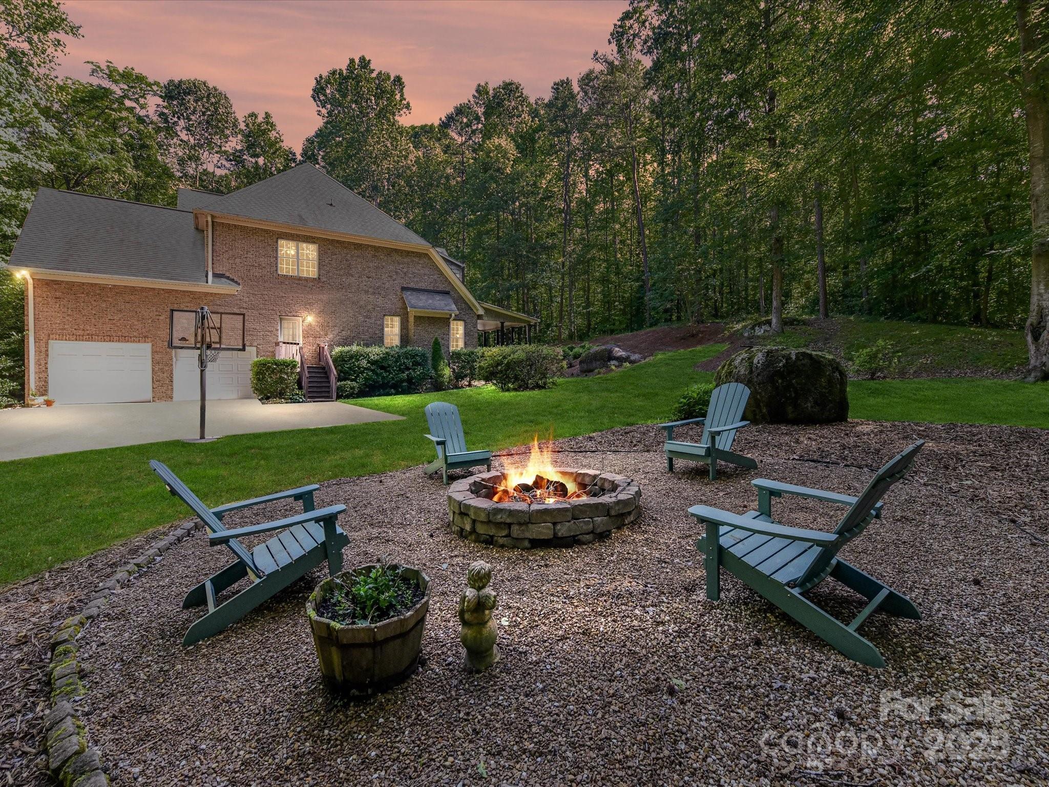 5955 Mountain Point Lane
