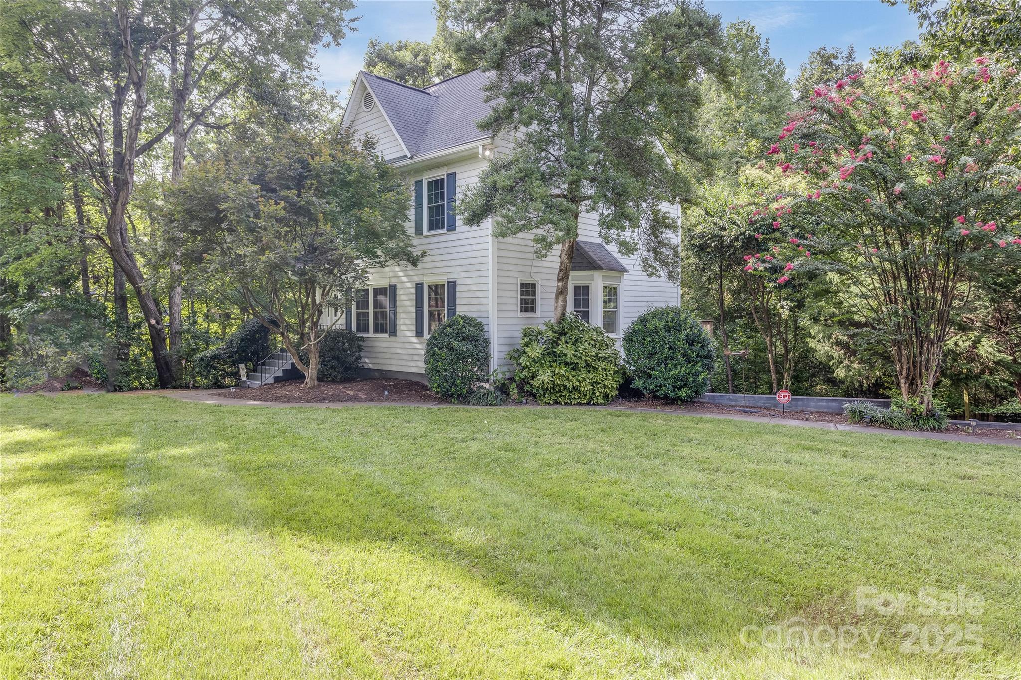 900 Raleigh Court