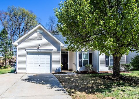 Photo of 4018 Far West Drive, Charlotte, NC 28269 (MLS # 4337387)