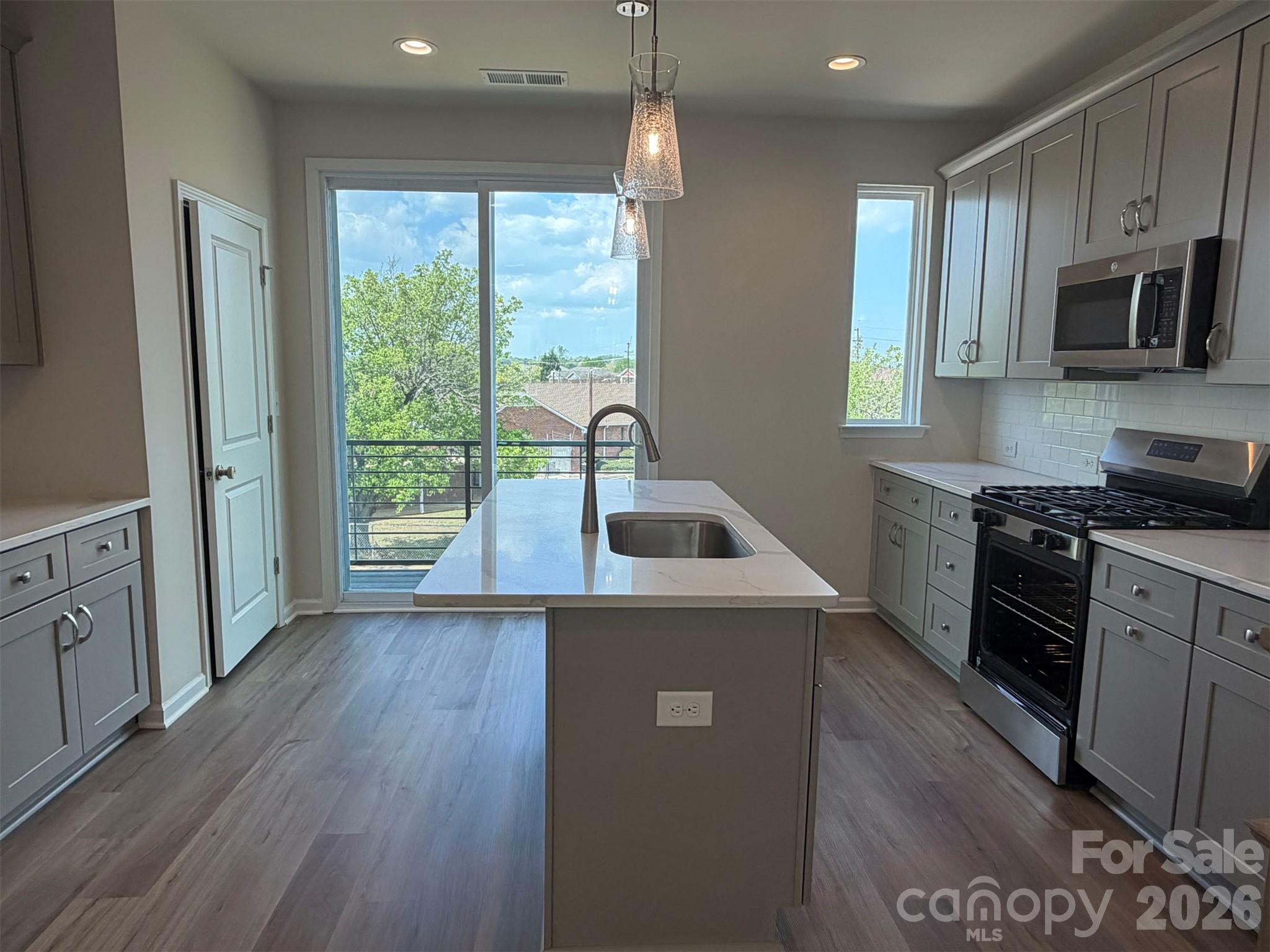 1610 Spring Street EQX1873